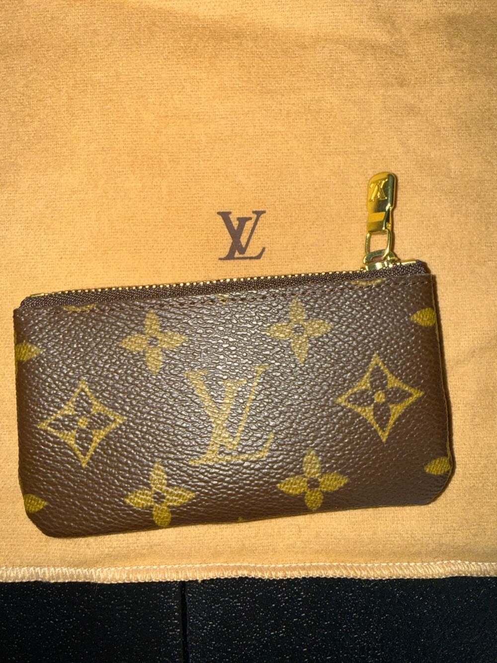 Louis Vuitton Monogram Canvas Key Pouch Cles with dust cover and box - Picture 13 of 16
